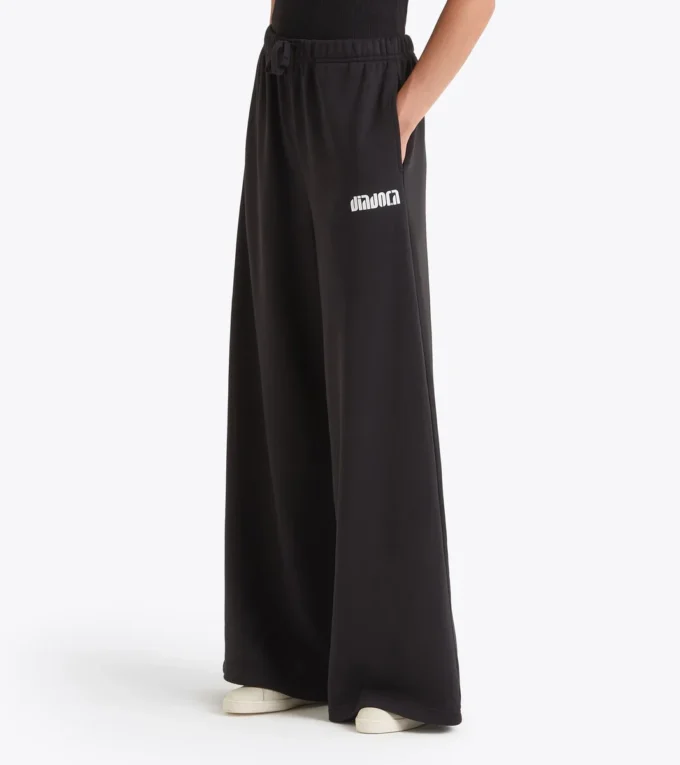 L. Pantalones Pantalones de chándal con logo Flare Athl. de corte holgado L. Pantalones Pantalones de chándal con logo Flare Athl. de corte holgado