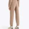 L. Pantalones Pantalones de chándal de felpa con logotipo Athl. – Ajuste regulable L. Pantalones Pantalones de chándal de felpa con logotipo Athl. – Ajuste regulable