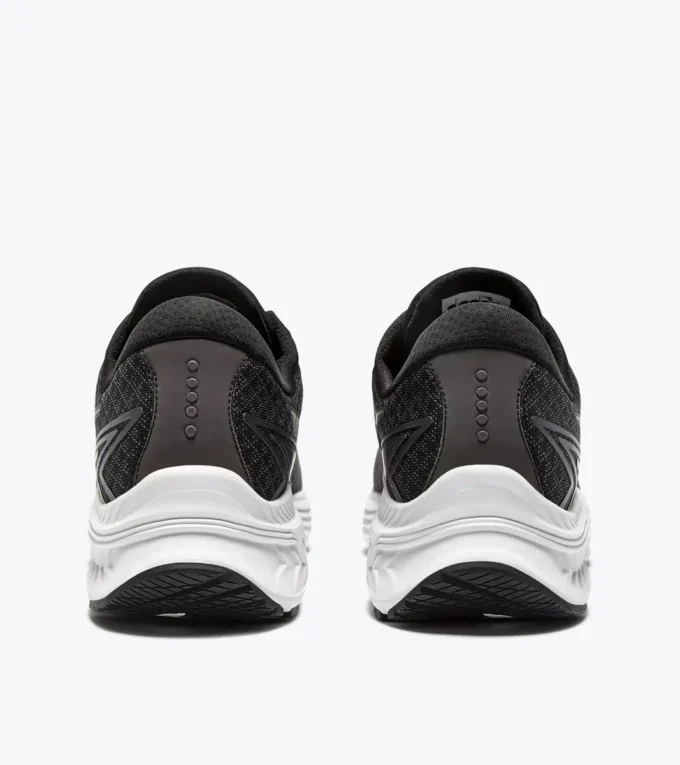 Mythos Blushield 10 Vortice Hip Zapatilla de running con detalles reflectantes: amortiguación y protección Mythos Blushield 10 Vortice Hip Zapatilla de running con detalles reflectantes: amortiguación y protección