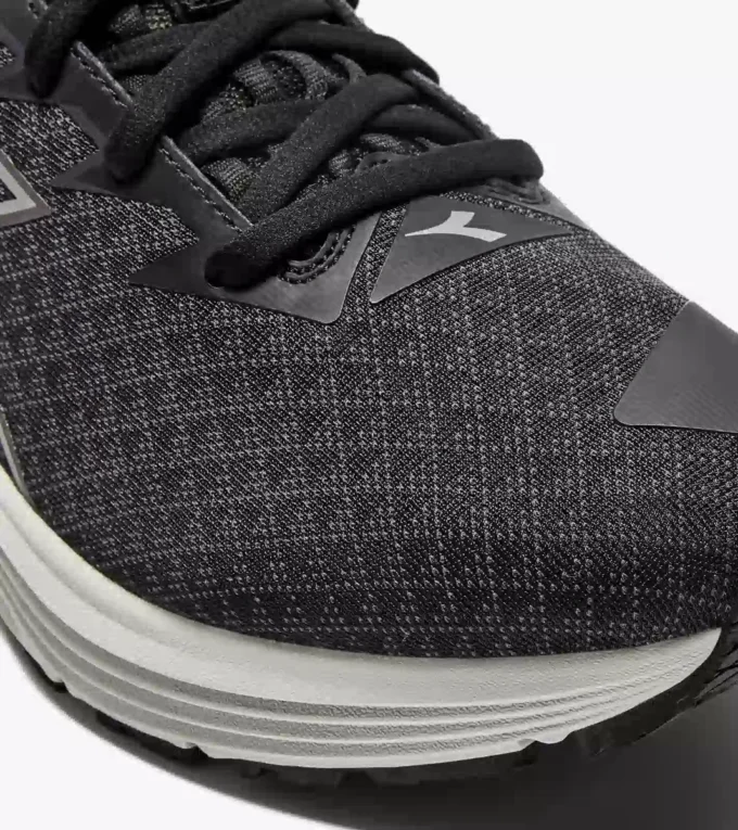 Mythos Blushield 10 Vortice Hip Zapatilla de running con detalles reflectantes: amortiguación y protección Mythos Blushield 10 Vortice Hip Zapatilla de running con detalles reflectantes: amortiguación y protección