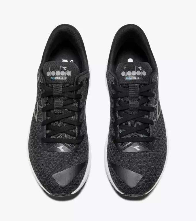 Mythos Blushield 10 Vortice Hip Zapatilla de running con detalles reflectantes: amortiguación y protección Mythos Blushield 10 Vortice Hip Zapatilla de running con detalles reflectantes: amortiguación y protección