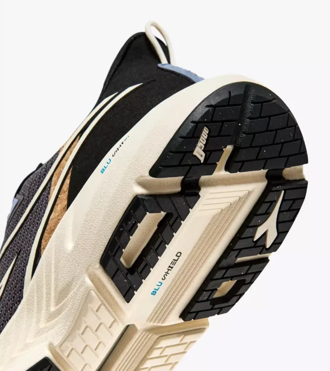 Mythos Blushield Volo 4 2030 Zapatilla de running: fabricada con materiales de bajo impacto medioambiental. Mythos Blushield Volo 4 2030 Zapatilla de running: fabricada con materiales de bajo impacto medioambiental.