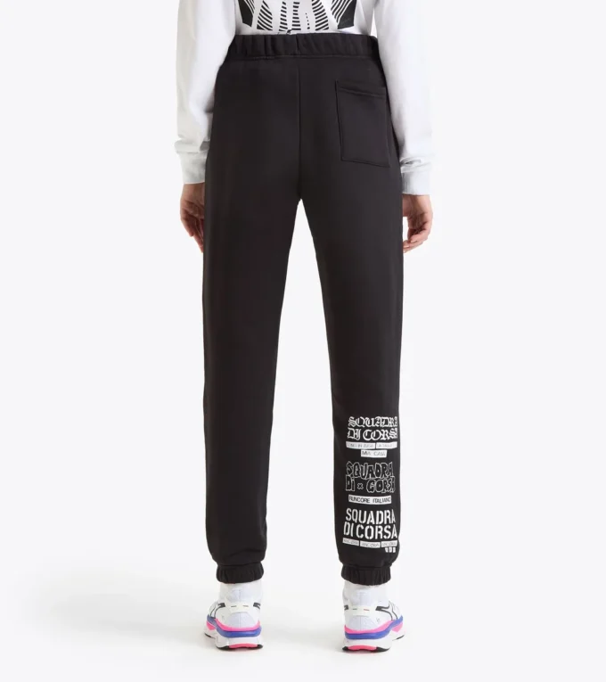 Pantalones de chándal Squadra Di Corsa Pantalones de chándal Squadra di Corsa aporty – Ajuste cómodo – Unisex Pantalones de chándal Squadra Di Corsa Pantalones de chándal Squadra di Corsa aporty – Ajuste cómodo – Unisex