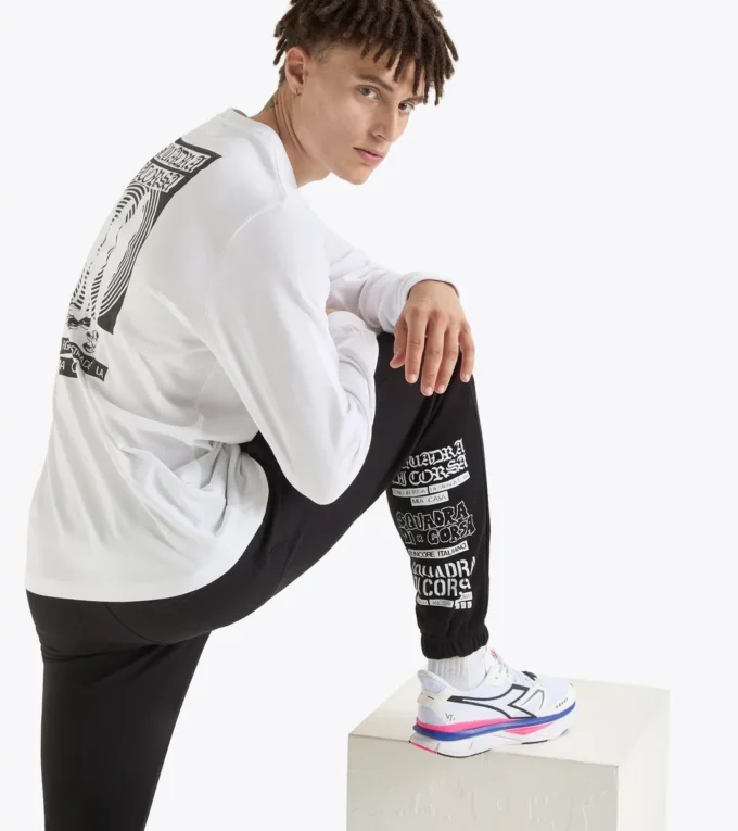Pantalones de chándal Squadra Di Corsa Pantalones de chándal Squadra di Corsa aporty – Ajuste cómodo – Unisex Pantalones de chándal Squadra Di Corsa Pantalones de chándal Squadra di Corsa aporty – Ajuste cómodo – Unisex