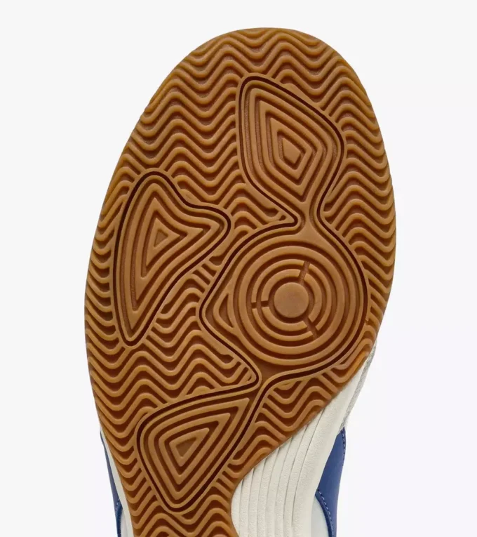 Seúl Zapatillas de cuero inspiradas en las terrazas interiores Seúl Zapatillas de cuero inspiradas en las terrazas interiores