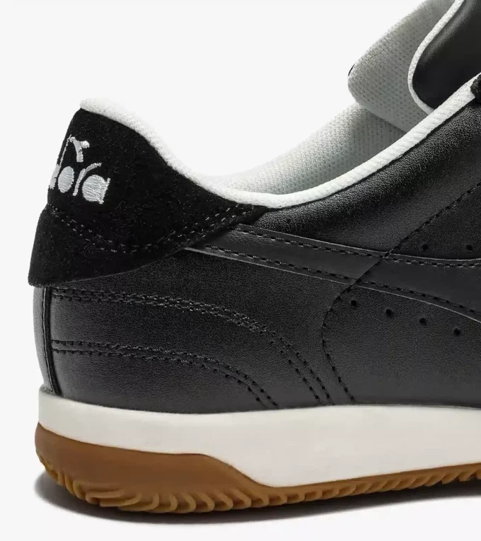 Seúl Zapatillas de cuero inspiradas en las terrazas interiores Seúl Zapatillas de cuero inspiradas en las terrazas interiores