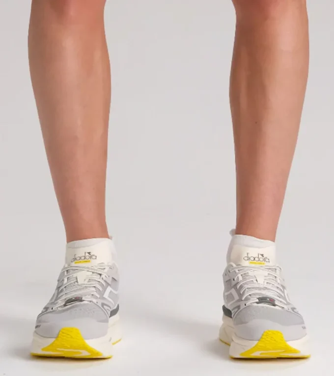 Zapatillas de running Atomo V7000-2 Made in Italy: ligereza y amortiguación, para todos los géneros Zapatillas de running Atomo V7000-2 Made in Italy: ligereza y amortiguación, para todos los géneros