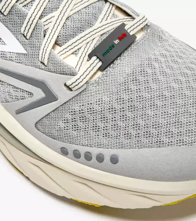 Zapatillas de running Atomo V7000-2 Made in Italy: ligereza y amortiguación, para todos los géneros Zapatillas de running Atomo V7000-2 Made in Italy: ligereza y amortiguación, para todos los géneros