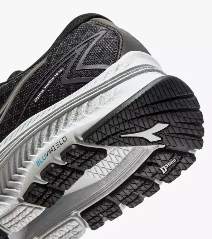 Zapatillas de running Mythos Blushield 10 Vortice Hip W con detalles reflectantes: amortiguación y protección Zapatillas de running Mythos Blushield 10 Vortice Hip W con detalles reflectantes: amortiguación y protección