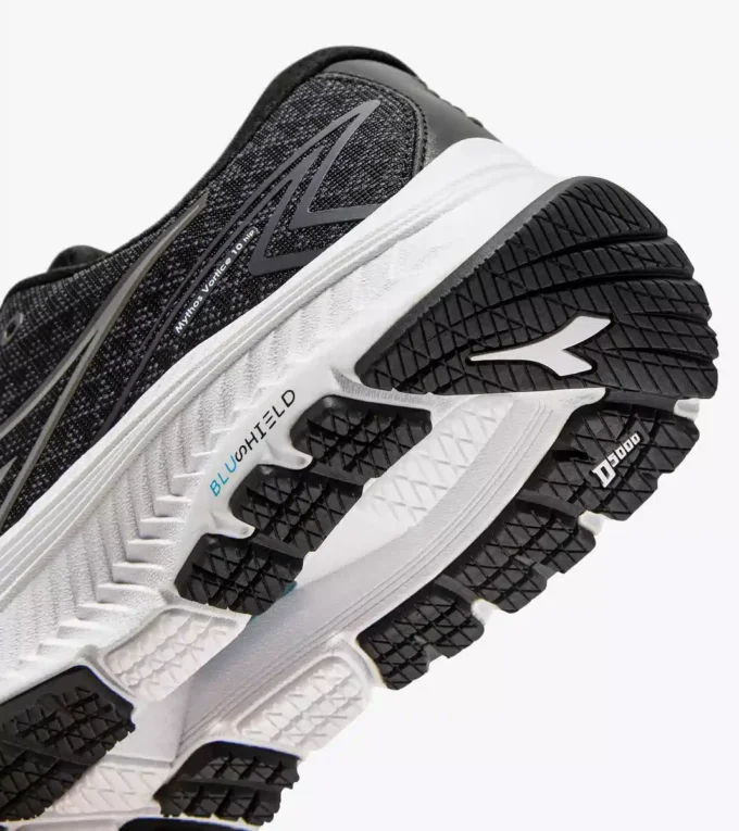 Zapatillas de running Mythos Blushield 10 Vortice Hip W con detalles reflectantes: amortiguación y protección Zapatillas de running Mythos Blushield 10 Vortice Hip W con detalles reflectantes: amortiguación y protección