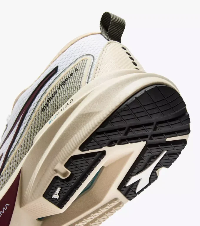 Zapatillas de running Mythos Blushield Vigore 4: estabilidad y protección Zapatillas de running Mythos Blushield Vigore 4: estabilidad y protección