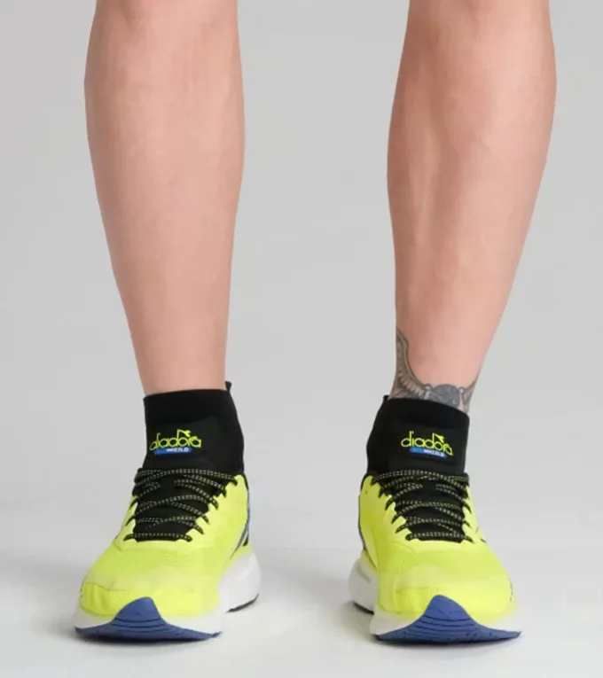 Zapatillas de running Mythos Blushield Volo 4: estabilidad y ligereza Zapatillas de running Mythos Blushield Volo 4: estabilidad y ligereza