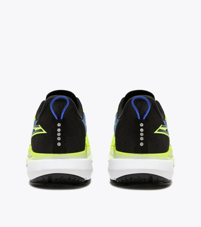 Zapatillas de running Mythos Blushield Volo 4: estabilidad y ligereza Zapatillas de running Mythos Blushield Volo 4: estabilidad y ligereza