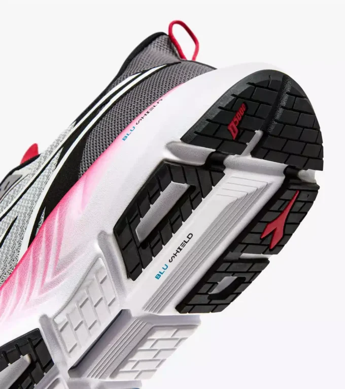 Zapatillas de running Mythos Blushield Volo 4: estabilidad y ligereza Zapatillas de running Mythos Blushield Volo 4: estabilidad y ligereza
