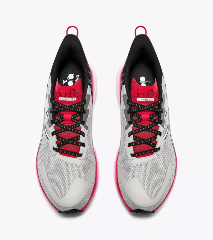 Zapatillas de running Mythos Blushield Volo 4: estabilidad y ligereza Zapatillas de running Mythos Blushield Volo 4: estabilidad y ligereza