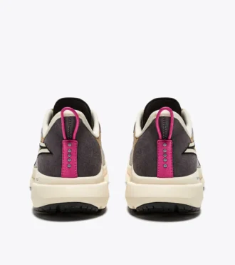 Zapatillas de running Mythos Blushield Volo 4 W 2030: fabricadas con materiales de bajo impacto medioambiental
