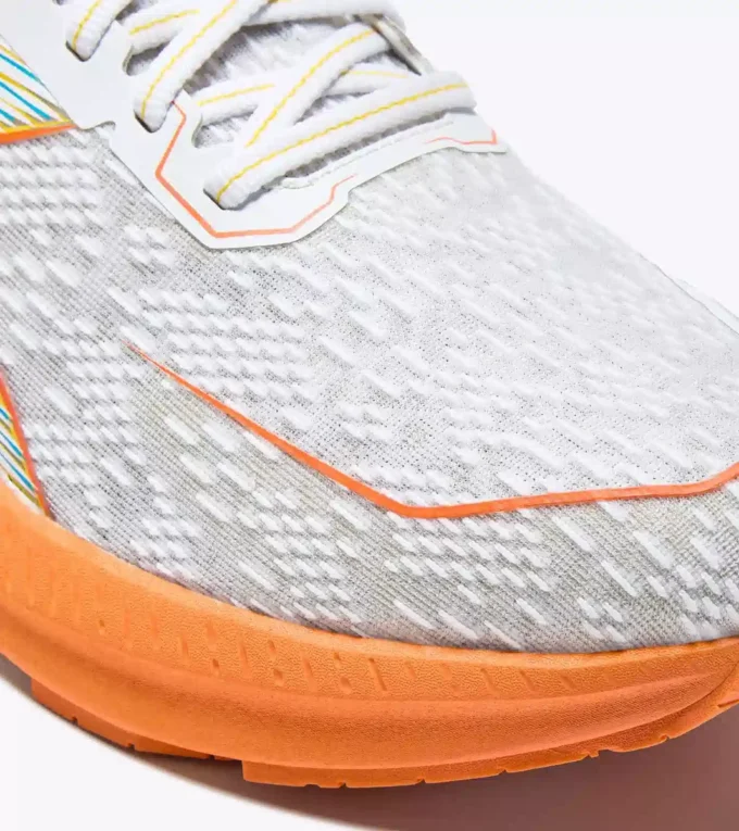 Zapatillas de running Mythos Blushield Volo 5: estabilidad y ligereza Zapatillas de running Mythos Blushield Volo 5: estabilidad y ligereza