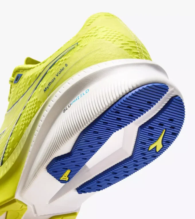 Zapatillas de running Mythos Blushield Volo 5: estabilidad y ligereza Zapatillas de running Mythos Blushield Volo 5: estabilidad y ligereza
