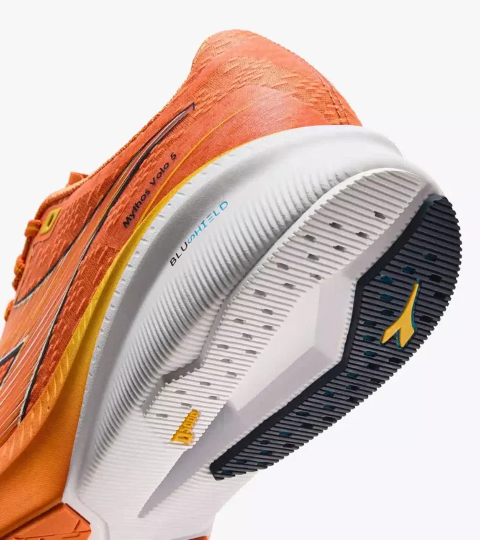 Zapatillas de running Mythos Blushield Volo 5: estabilidad y ligereza Zapatillas de running Mythos Blushield Volo 5: estabilidad y ligereza