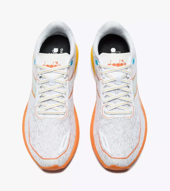 Zapatillas de running Mythos Blushield Volo 5: estabilidad y ligereza Zapatillas de running Mythos Blushield Volo 5: estabilidad y ligereza