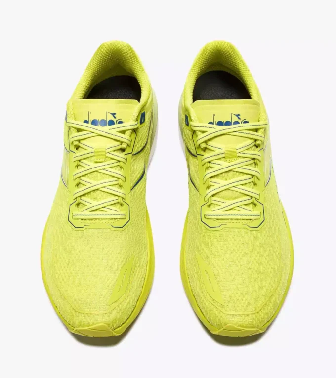 Zapatillas de running Mythos Blushield Volo 5: estabilidad y ligereza Zapatillas de running Mythos Blushield Volo 5: estabilidad y ligereza