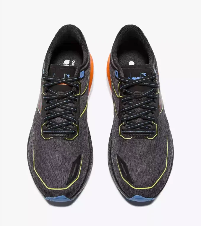 Zapatillas de running Mythos Blushield Volo 5: estabilidad y ligereza Zapatillas de running Mythos Blushield Volo 5: estabilidad y ligereza