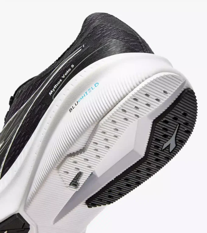Zapatillas de running Mythos Blushield Volo 5 W: estabilidad y ligereza Zapatillas de running Mythos Blushield Volo 5 W: estabilidad y ligereza