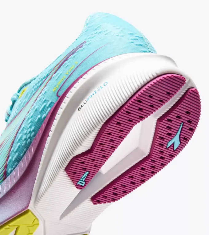 Zapatillas de running Mythos Blushield Volo 5 W: estabilidad y ligereza Zapatillas de running Mythos Blushield Volo 5 W: estabilidad y ligereza